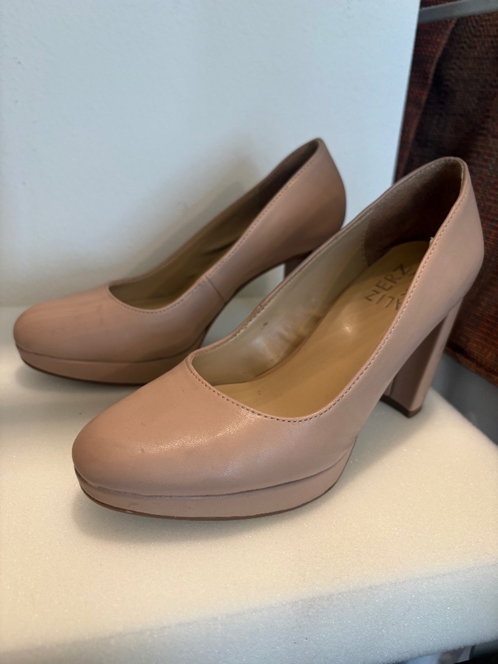 Naturalizer nude pumps